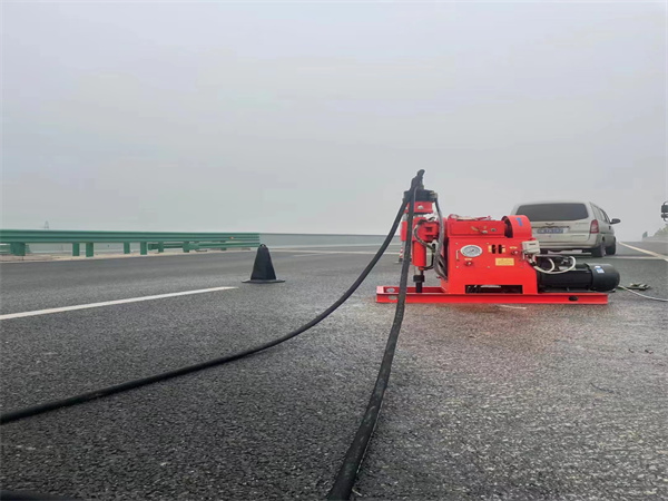 青山马路路基路面开裂下沉注浆加固灌浆